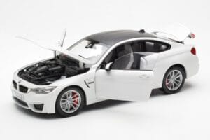 BMW M4 F82 Frozen Brilliant Wit Paragon 1:18 PA-97101 Metaal — afbeelding 2 van 8