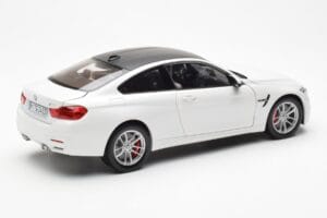 BMW M4 F82 Frozen Brilliant Wit Paragon 1:18 PA-97101 Metaal — afbeelding 3 van 8