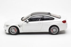 BMW M4 F82 Frozen Brilliant Wit Paragon 1:18 PA-97101 Metaal — afbeelding 4 van 8