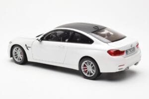 BMW M4 F82 Frozen Brilliant Wit Paragon 1:18 PA-97101 Metaal — afbeelding 7 van 8