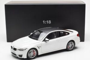 BMW M4 F82 Frozen Brilliant Wit Paragon 1:18 PA-97101 Metaal — afbeelding 8 van 8