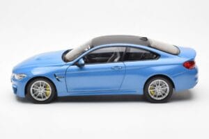 BMW M4 F82 Yas Marina Blauw Paragon 1:18 PA-97102 Metaal — afbeelding 4 van 8