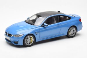 BMW M4 F82 Yas Marina Blauw Paragon 1:18 PA-97102