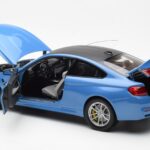 BMW M4 F82 Yas Marina Blauw Paragon 1:18 PA-97102 - image 5 of 8