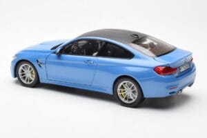 BMW M4 F82 Yas Marina Blauw Paragon 1:18 PA-97102 Metaal — afbeelding 7 van 8