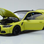 BMW M4 G82 Geel Dealer Editie Minichamps 1:18 - image 2 of 8