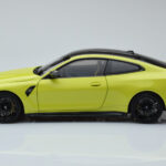 BMW M4 G82 Geel Dealer Editie Minichamps 1:18 - image 4 of 8