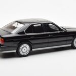 BMW M5 E34 Zwart Otto 1:18 - image 2 of 6