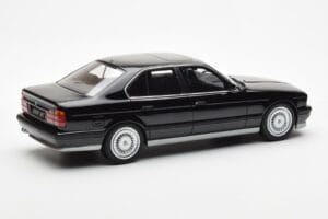 BMW M5 E34 Zwart Otto 1:18 OT690 Hars — afbeelding 2 van 6