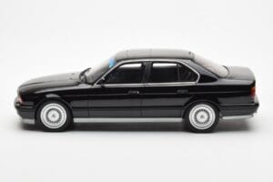BMW M5 E34 Zwart Otto 1:18 OT690 Hars — afbeelding 3 van 6