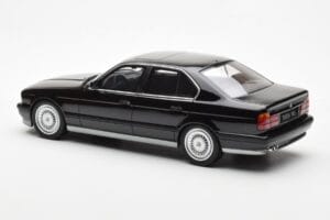 BMW M5 E34 Zwart Otto 1:18 OT690 Hars — afbeelding 5 van 6