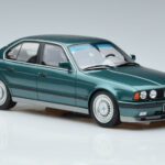 BMW M5 E34 Cecotto Edition Groen Otto 1:18 - image 4 of 6