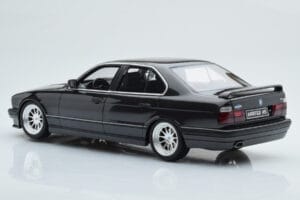 BMW M5 E34 Hartge Zwart Otto 1:18 OT362B Hars — afbeelding 4 van 6