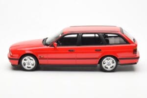BMW M5 E34 Touring Rood Otto 1:18 OT951 Hars — afbeelding 3 van 6