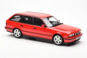 BMW M5 E34 Touring Rood Otto 1:18 OT951 Hars — afbeelding 4 van 6