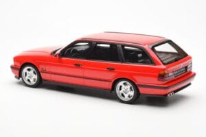 BMW M5 E34 Touring Rood Otto 1:18 OT951 Hars — afbeelding 5 van 6