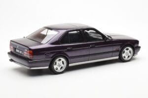 BMW M5 E34 Violet Otto 1:18 OT106 Hars — afbeelding 2 van 6