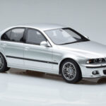 BMW M5 E39 Zilver Otto 1:18 - image 4 of 7