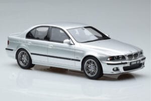 BMW M5 E39 Zilver Otto 1:18 OT747B Hars — afbeelding 4 van 7