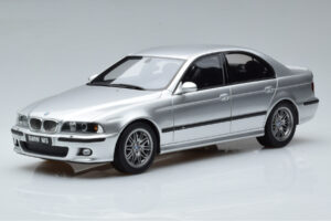 BMW M5 E39 Zilver Otto 1:18