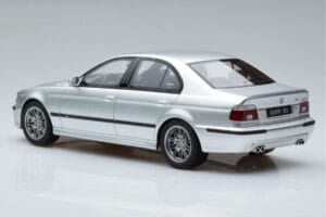 BMW M5 E39 Zilver Otto 1:18 OT747B Hars — afbeelding 5 van 7