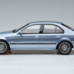 BMW M5 E39 Silverwater Blauw Otto 1:18 - image 3 of 6
