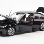 BMW M5 E60 Carbon Zwart Kyosho 1:18 - image 2 of 8