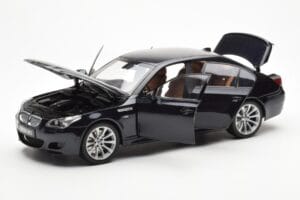 BMW M5 E60 Carbon Zwart Kyosho 1:18 08593BK Metaal — afbeelding 2 van 8