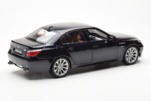 BMW M5 E60 Carbon Zwart Kyosho 1:18 08593BK Metaal — afbeelding 3 van 8