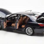 BMW M5 E60 Carbon Zwart Kyosho 1:18 - image 5 of 8