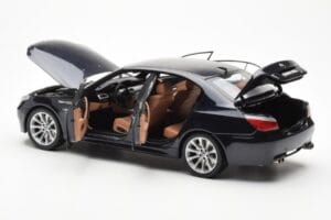 BMW M5 E60 Carbon Zwart Kyosho 1:18 08593BK Metaal — afbeelding 5 van 8