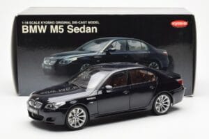 BMW M5 E60 Carbon Zwart Kyosho 1:18 08593BK Metaal — afbeelding 8 van 8