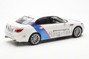 BMW M5 E60 Ring Taxi Nurburgring Kyosho 1:18 08593RT Metaal — afbeelding 3 van 8
