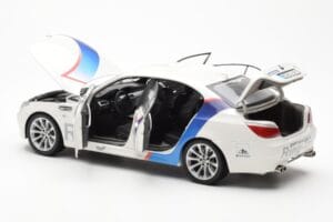 BMW M5 E60 Ring Taxi Nurburgring Kyosho 1:18 08593RT Metaal — afbeelding 5 van 8