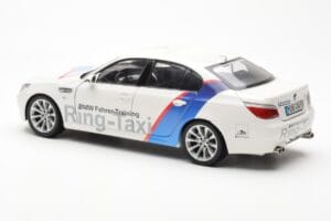 BMW M5 E60 Ring Taxi Nurburgring Kyosho 1:18 08593RT Metaal — afbeelding 7 van 8