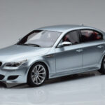 BMW M5 E60 Zilver Otto 1:18