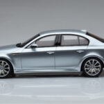 BMW M5 E60 Zilver Otto 1:18 - image 3 of 6