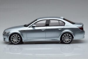BMW M5 E60 Zilver Otto 1:18 OT426 Hars — afbeelding 3 van 6