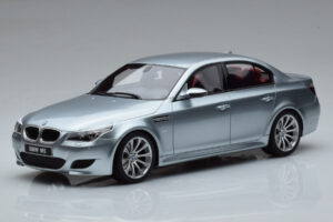 BMW M5 E60 Zilver Otto 1:18