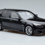BMW M5 E61 Touring Zwart Otto 1:18 - image 4 of 6