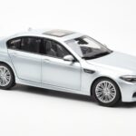 BMW M5 F10 Silverstone Zilver Paragon 1:18 80432186353 - image 6 of 8
