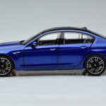 BMW M5 F90 Marina Bay Blauw Norev 1:18 - image 4 of 7