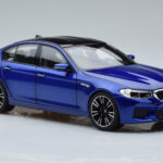 BMW M5 F90 Marina Bay Blauw Norev 1:18 - image 5 of 7