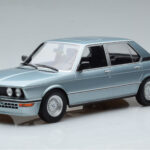 BMW M535i E12 Blauw Norev 1:18
