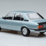 BMW M535i E12 Blauw Norev 1:18 - image 5 of 6
