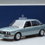 BMW M535i E12 Blauw Norev 1:18 - image 6 of 6