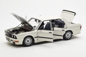 BMW M535i E28 Alpine Wit AUTOart 1:18 75161 Metaal — afbeelding 2 van 10