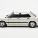 BMW M535i E28 Alpine Wit AUTOart 1:18 - image 4 of 10