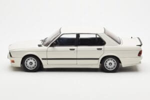 BMW M535i E28 Alpine Wit AUTOart 1:18 75161 Metaal — afbeelding 4 van 10