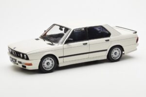 BMW M535i E28 Alpine Wit AUTOart 1:18 75161